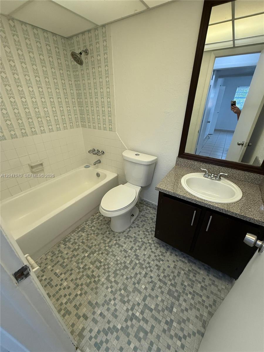 1305 W 53rd Street
