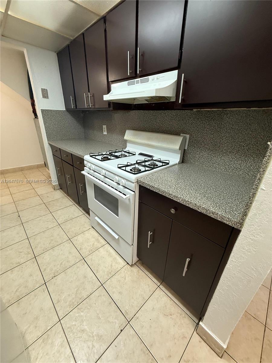 1305 W 53rd Street