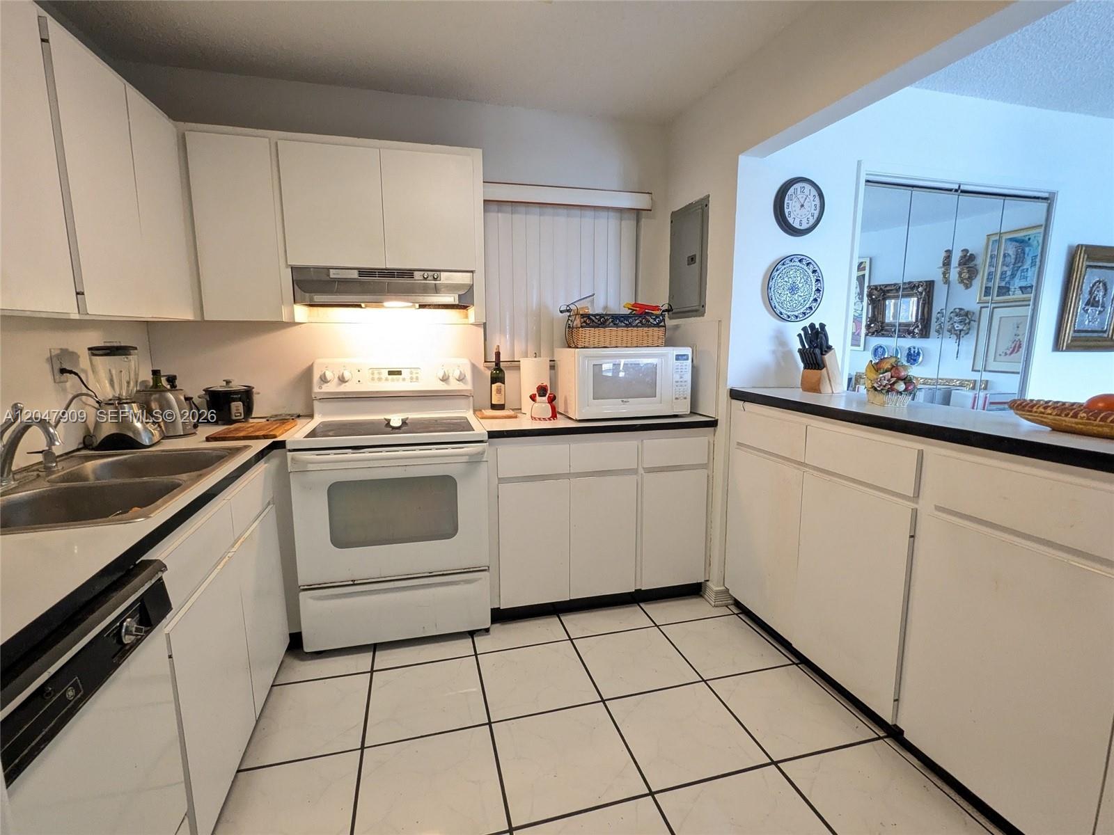 9140 Fontainebleau Boulevard