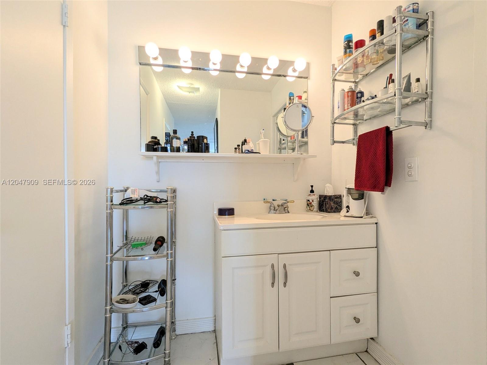9140 Fontainebleau Boulevard