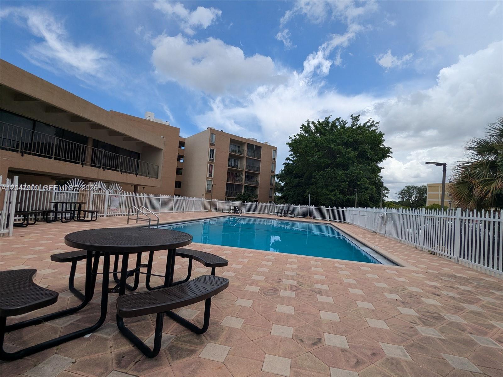 9140 Fontainebleau Boulevard