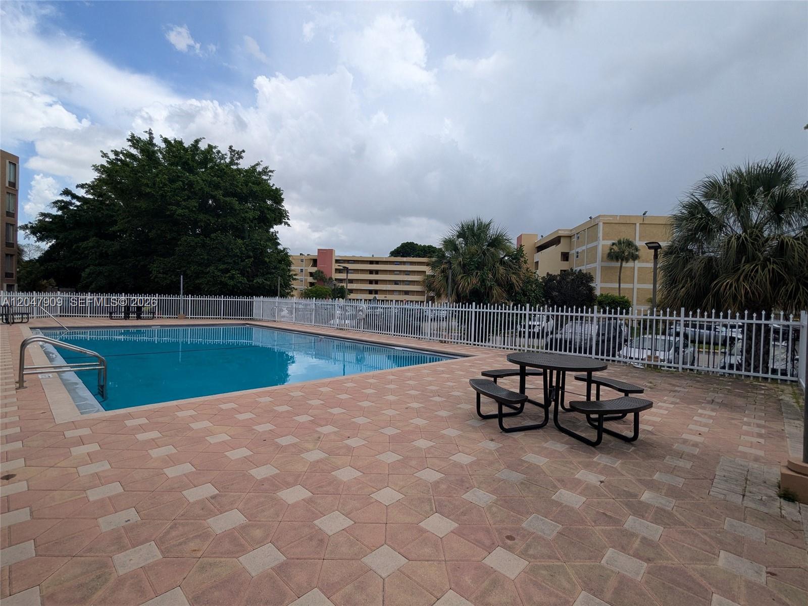 9140 Fontainebleau Boulevard