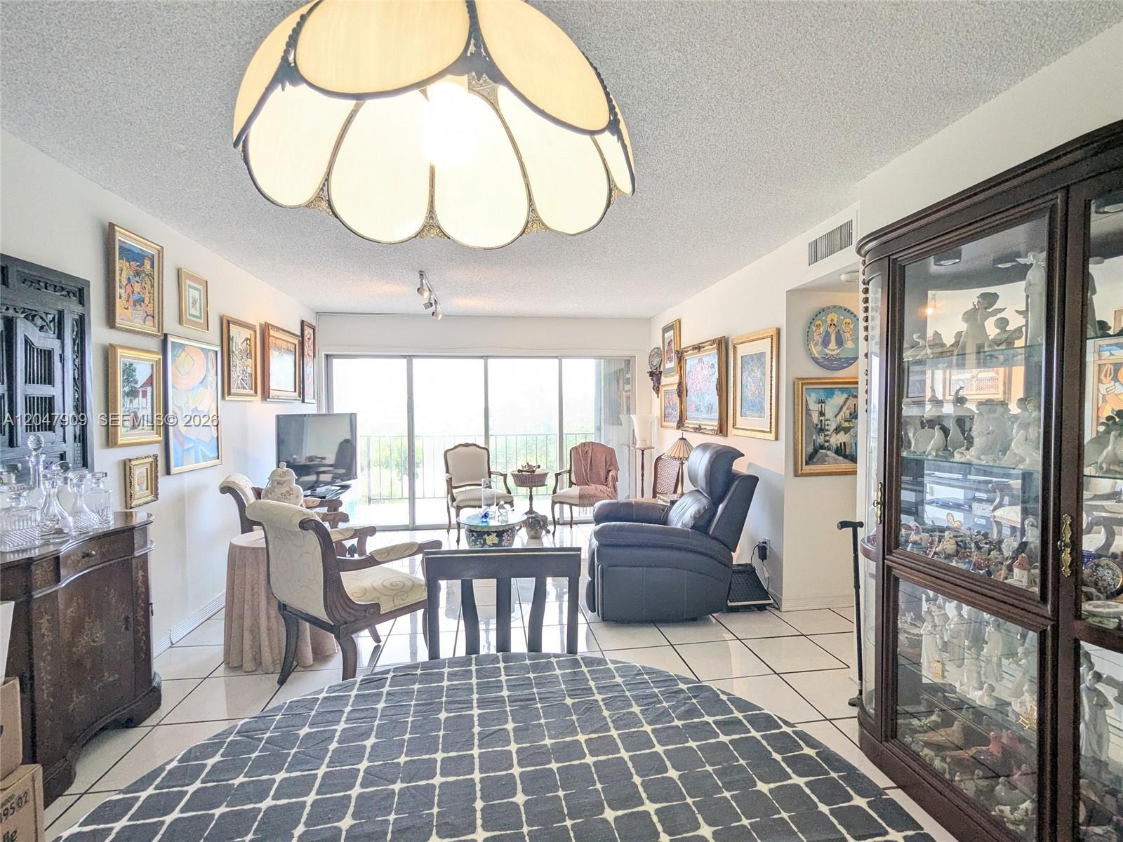 9140 Fontainebleau Boulevard