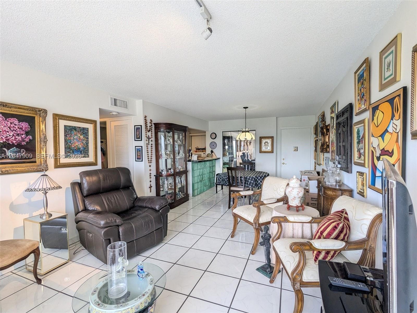 9140 Fontainebleau Boulevard