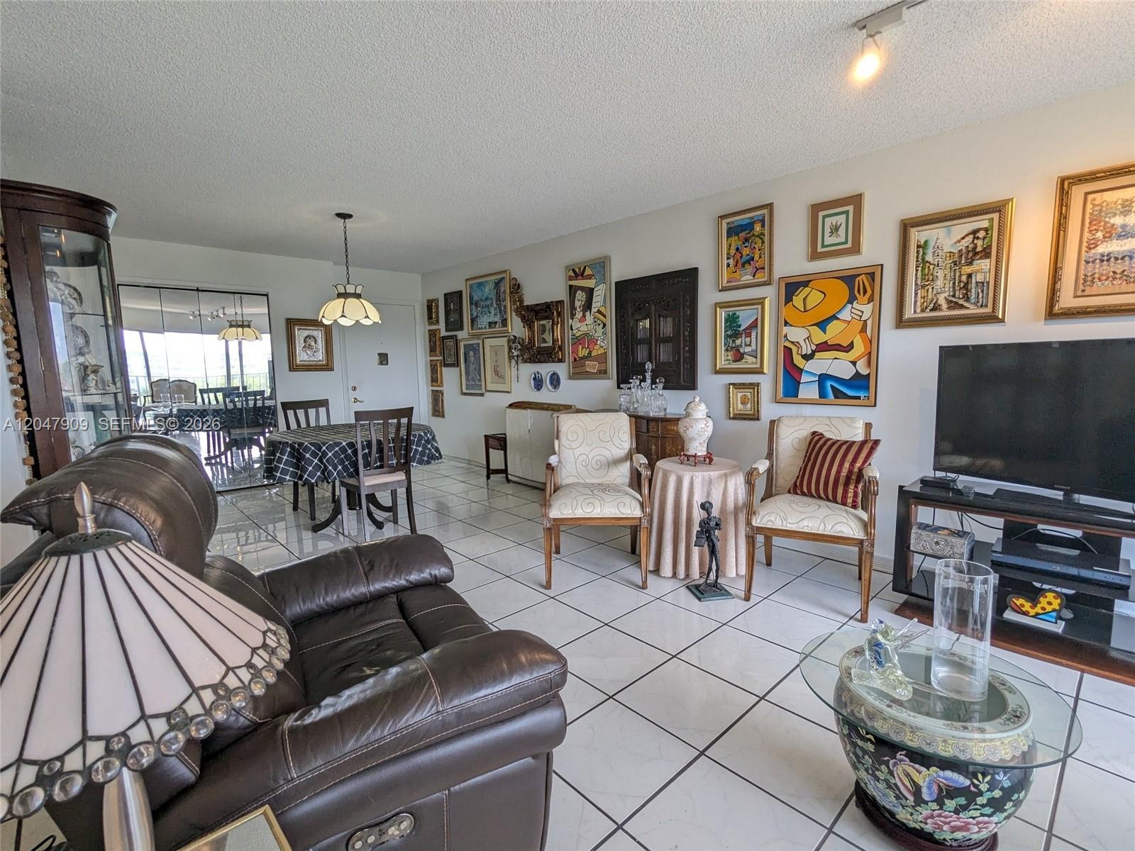 9140 Fontainebleau Boulevard