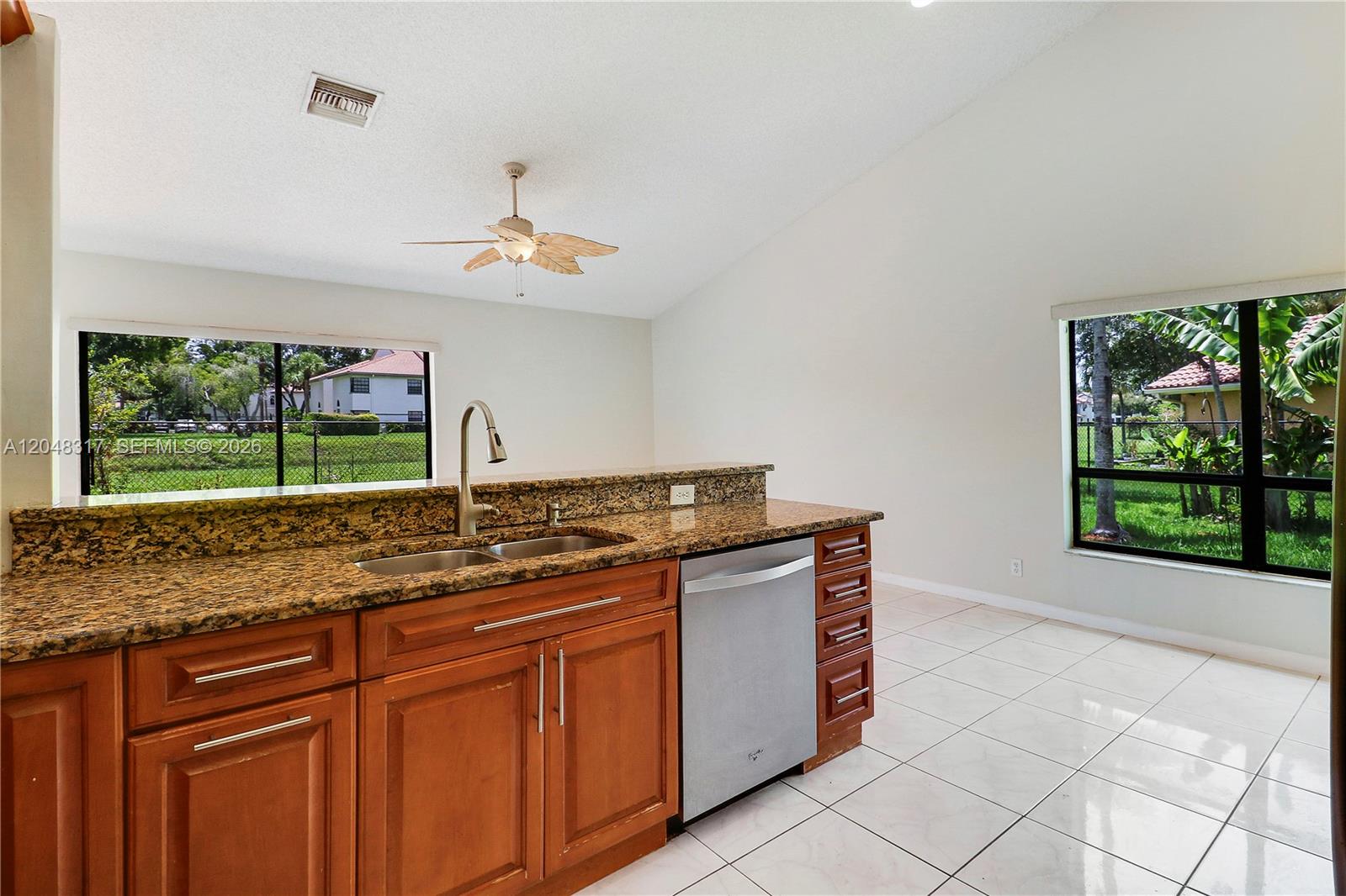 9496 Sun Pointe Drive gallery image #12