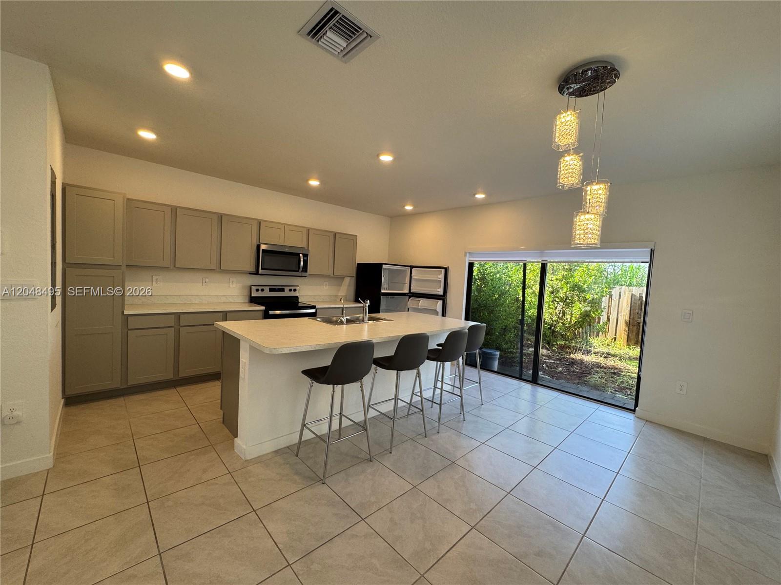 438 NE 12th Street