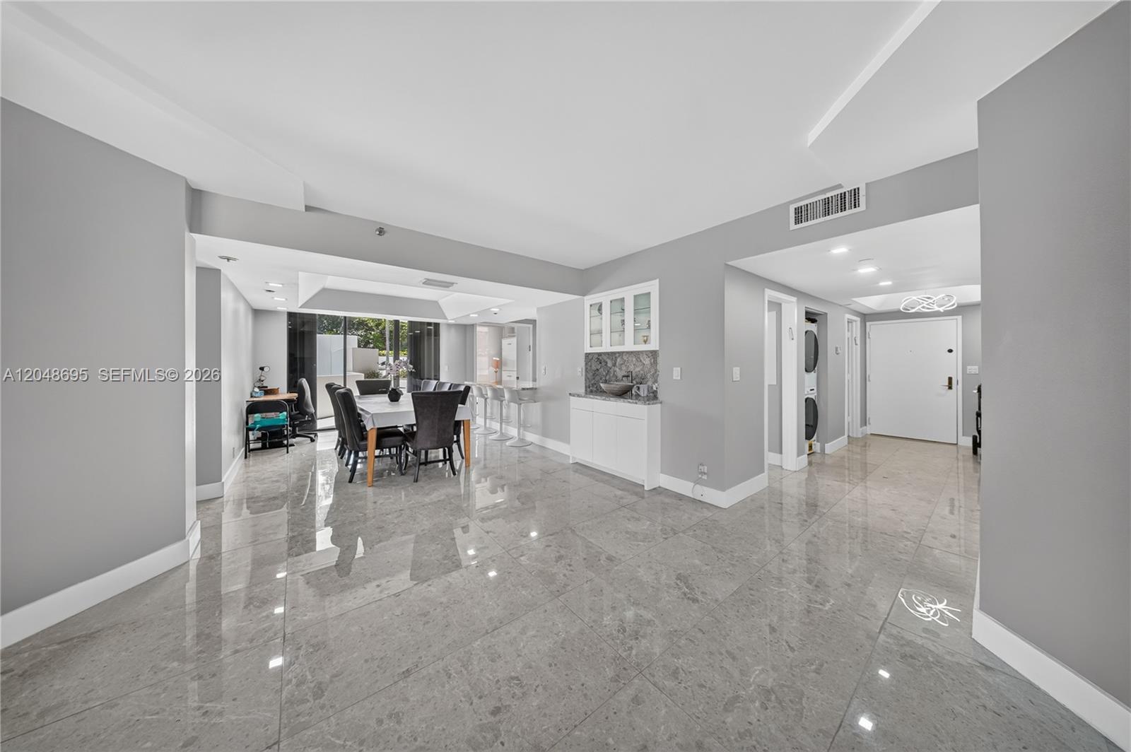 2800 Island Boulevard