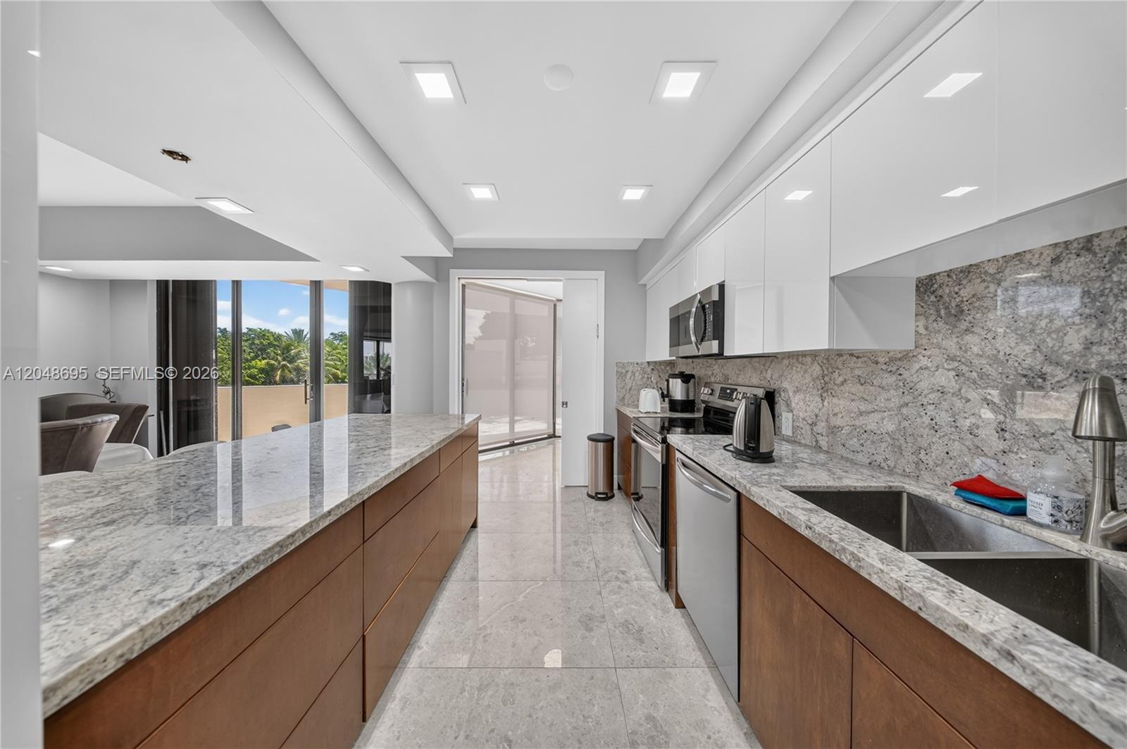 2800 Island Boulevard