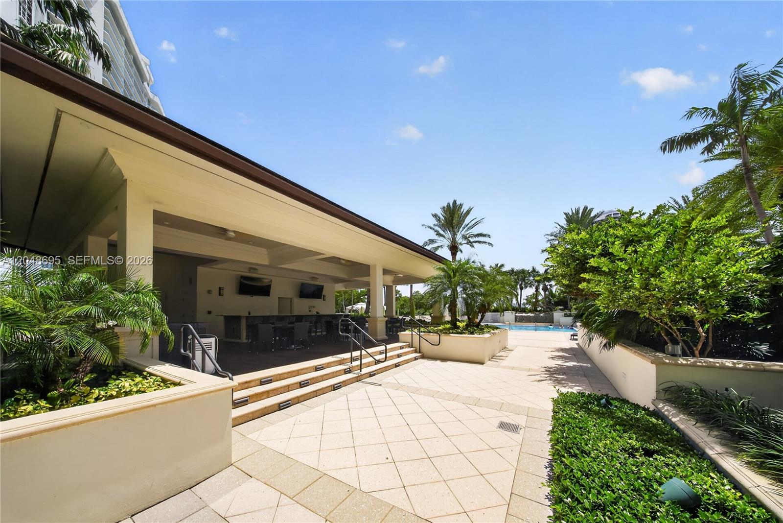 2800 Island Boulevard