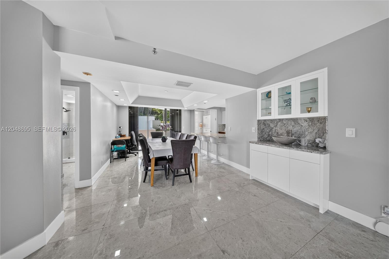 2800 Island Boulevard