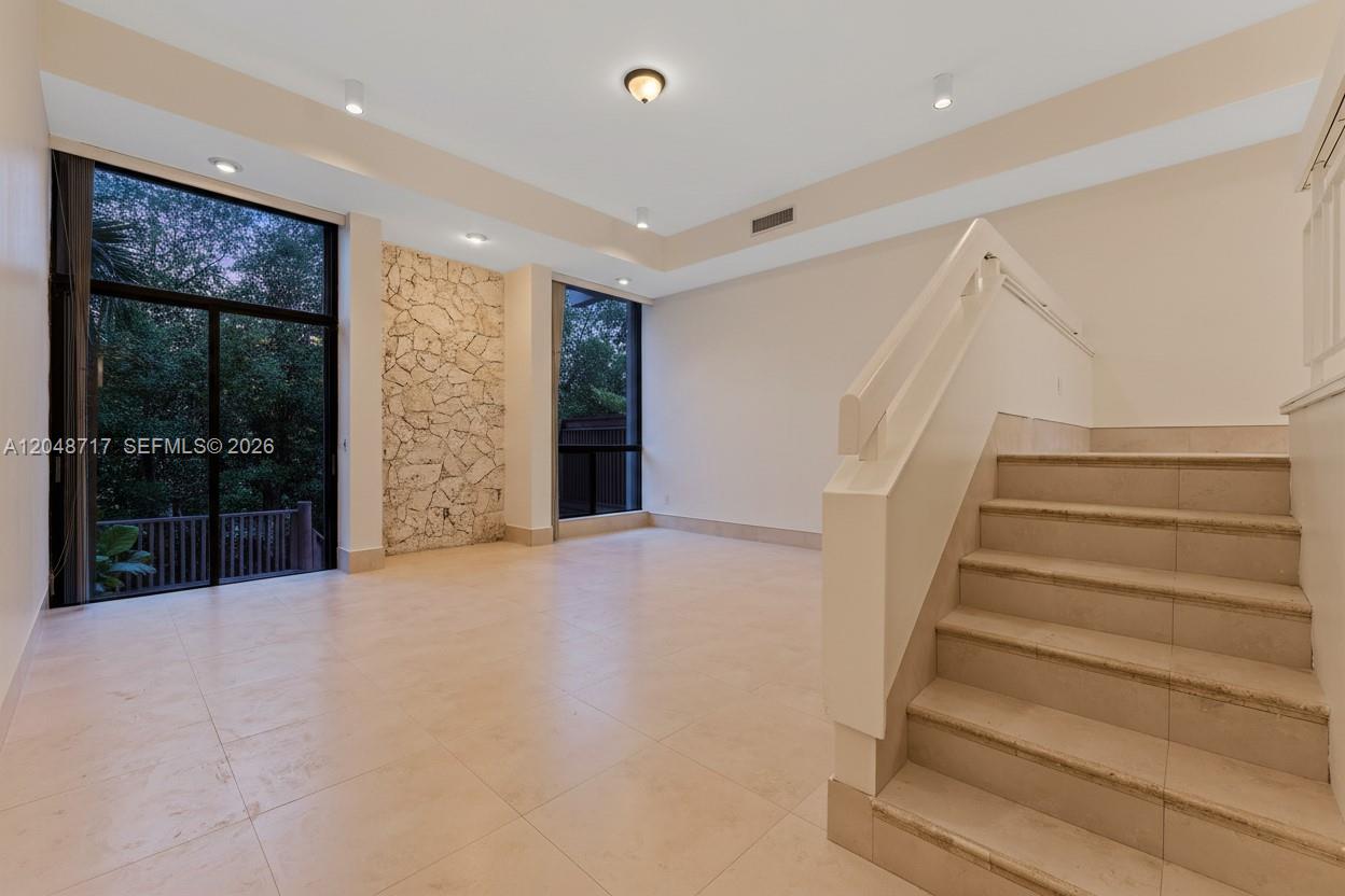 2525 NE 135th Street
