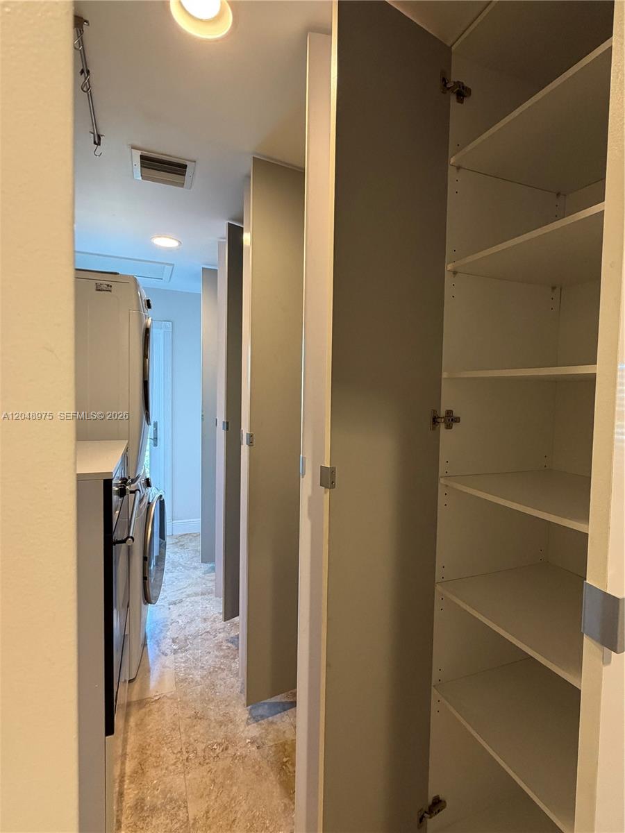 1401 Argonaut Isle