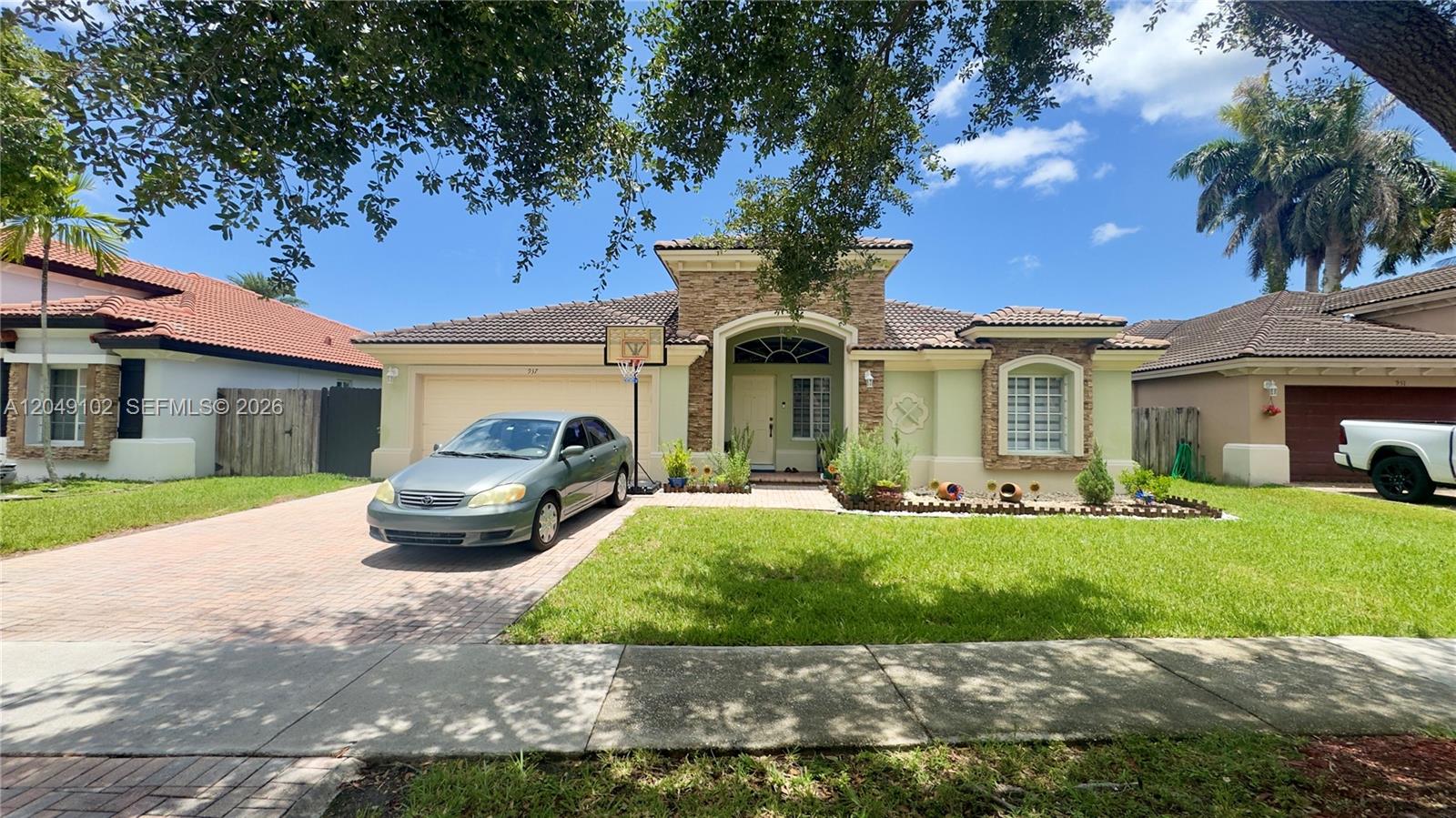 937 NE 35th Avenue