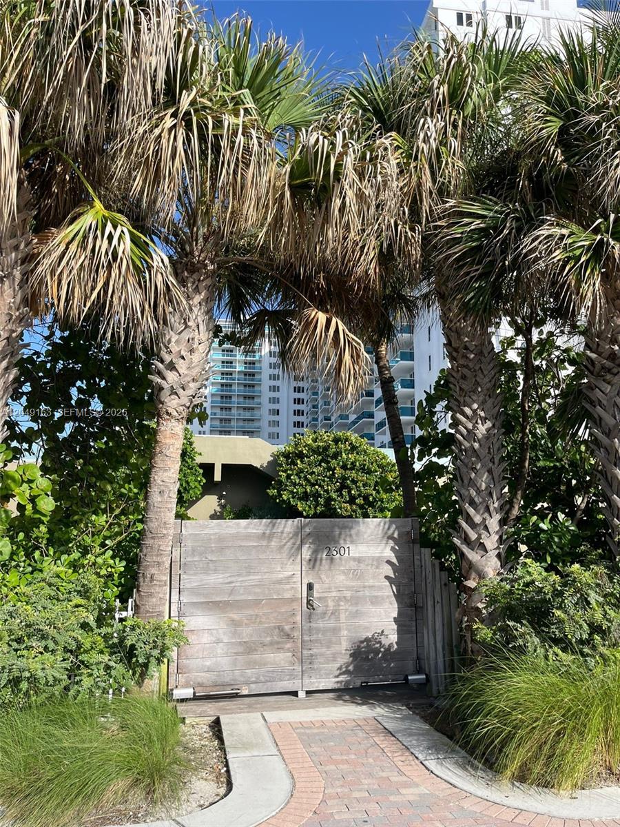 2301 Collins Avenue