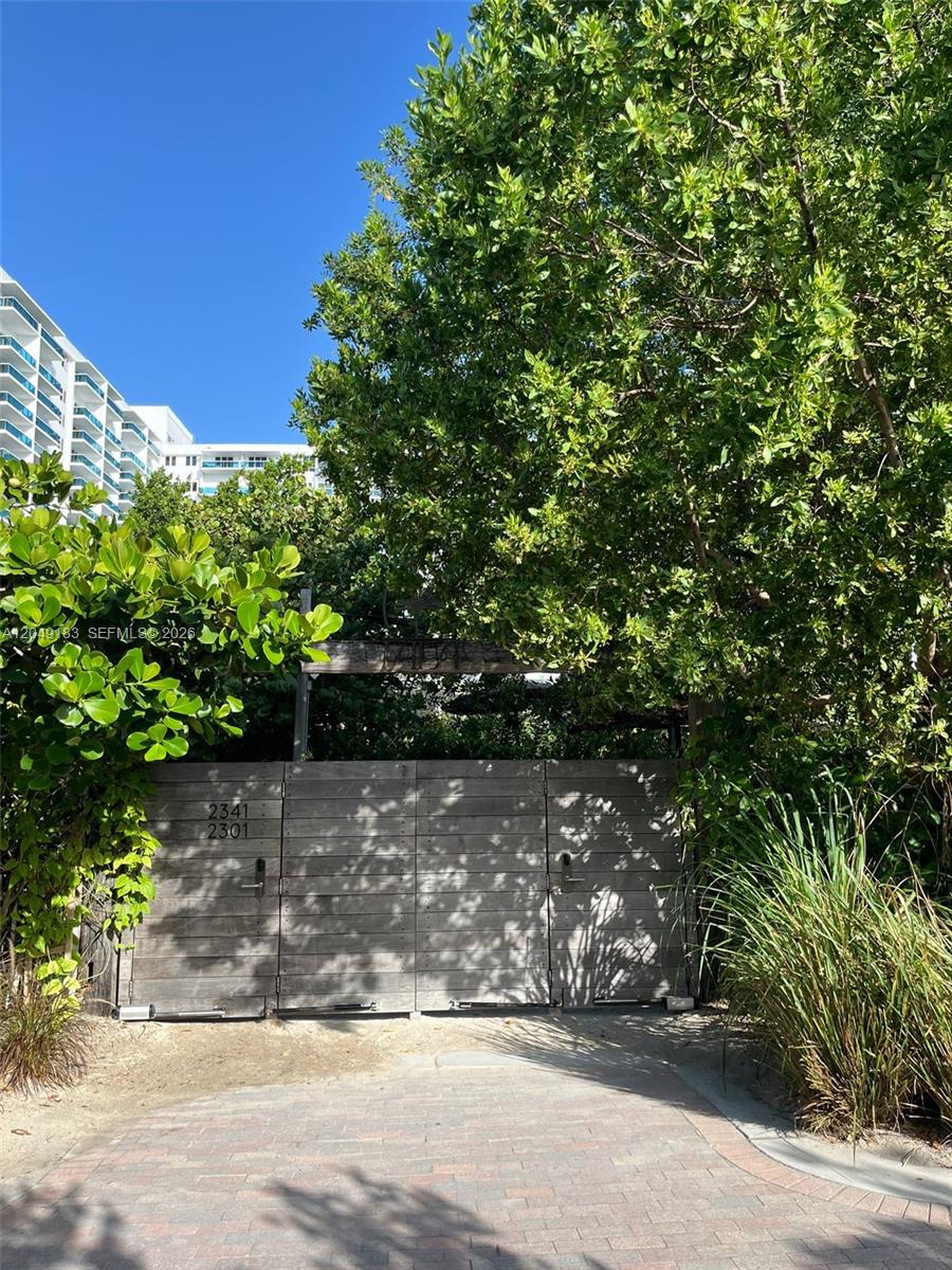2301 Collins Avenue