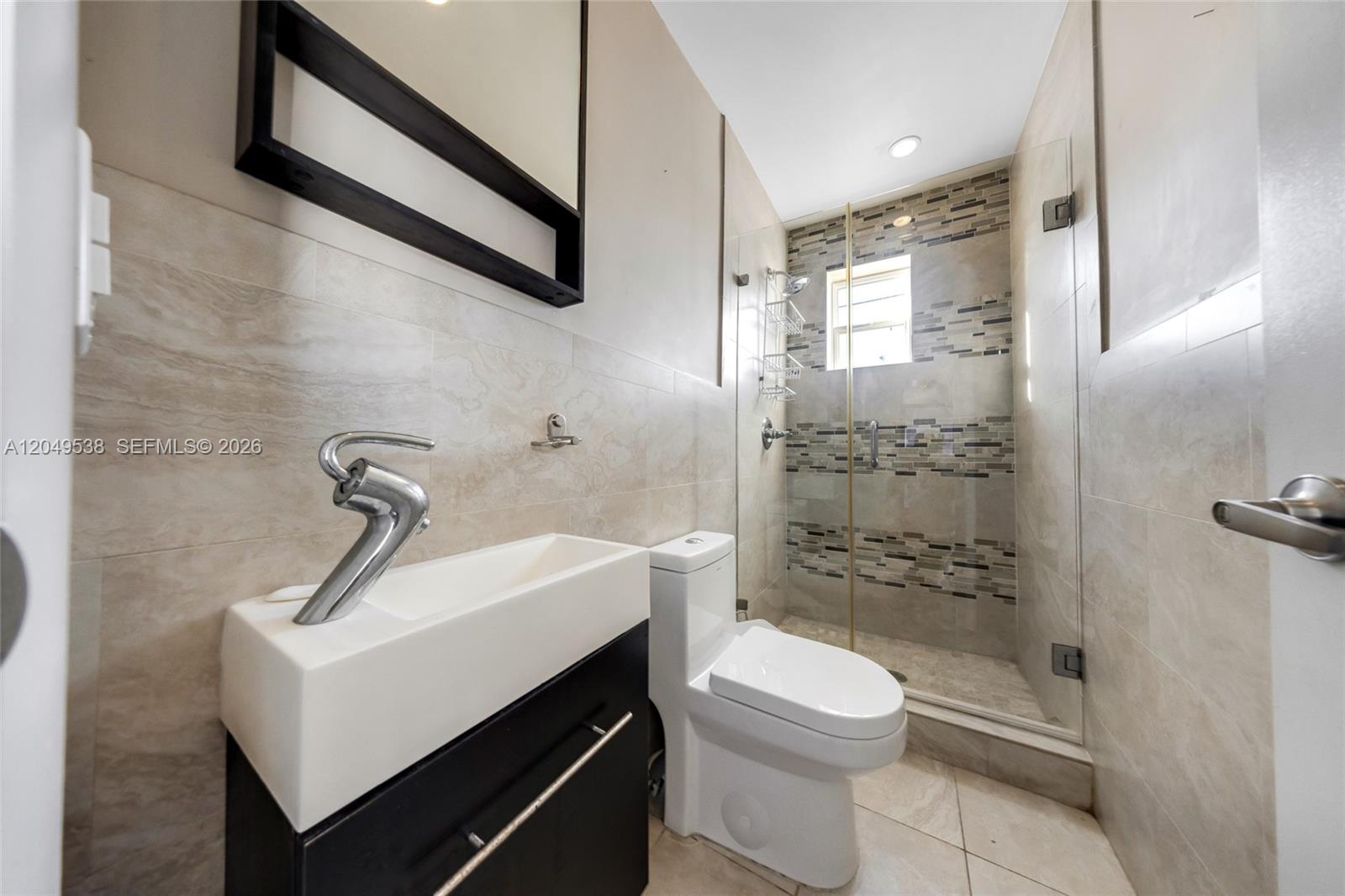 490 W 33rd Place
