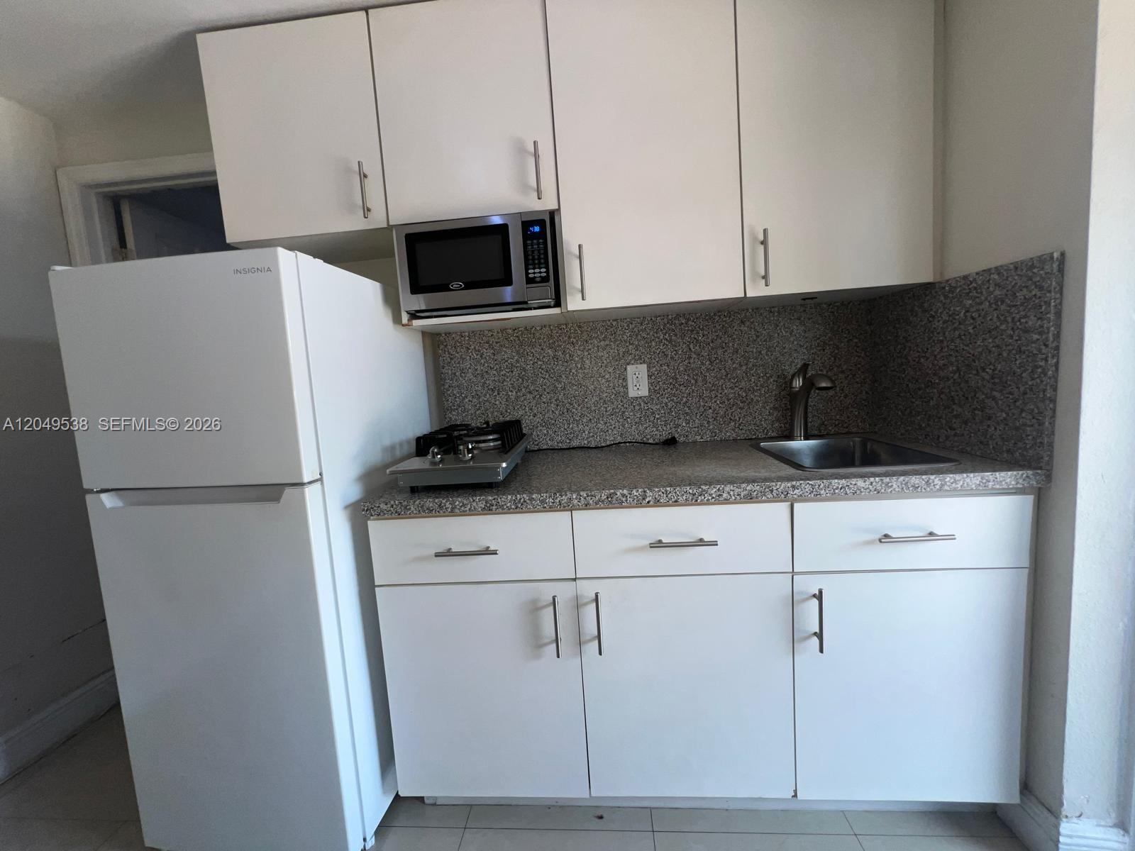 490 W 33rd Place
