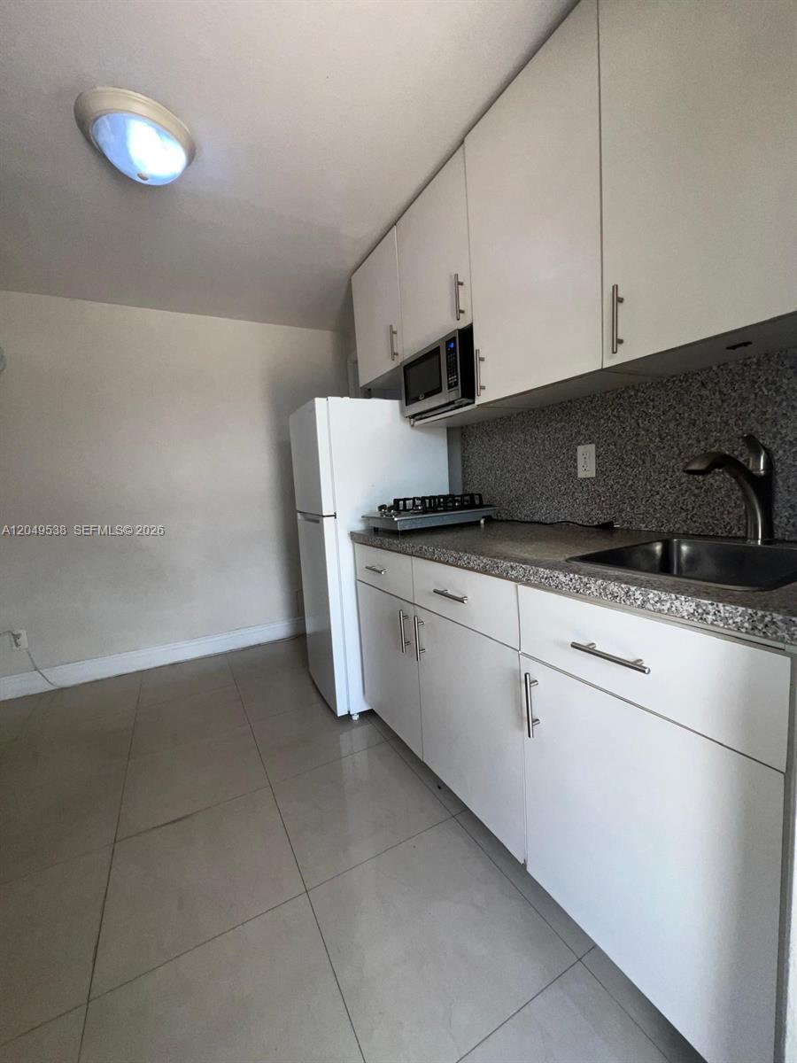 490 W 33rd Place