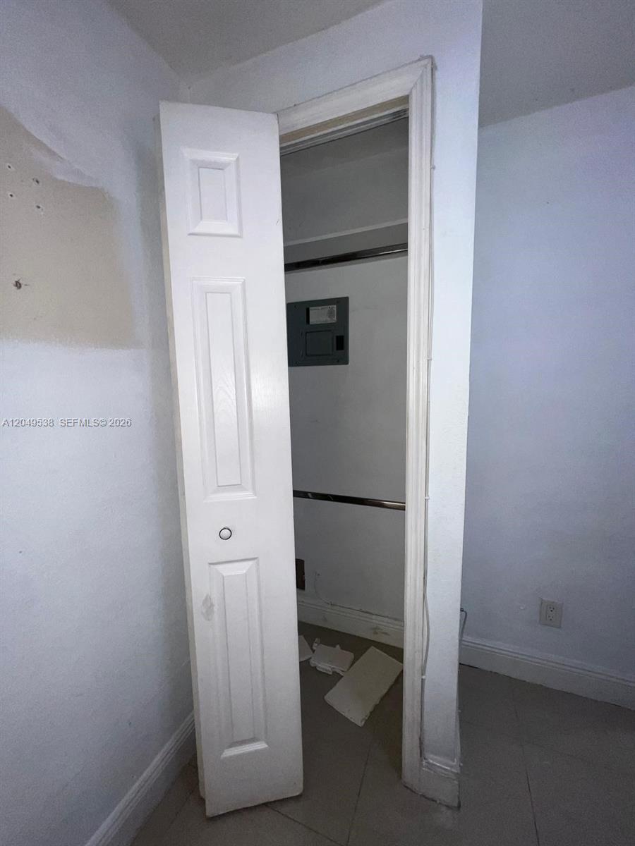 490 W 33rd Place