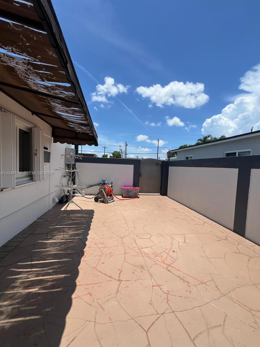 490 W 33rd Place