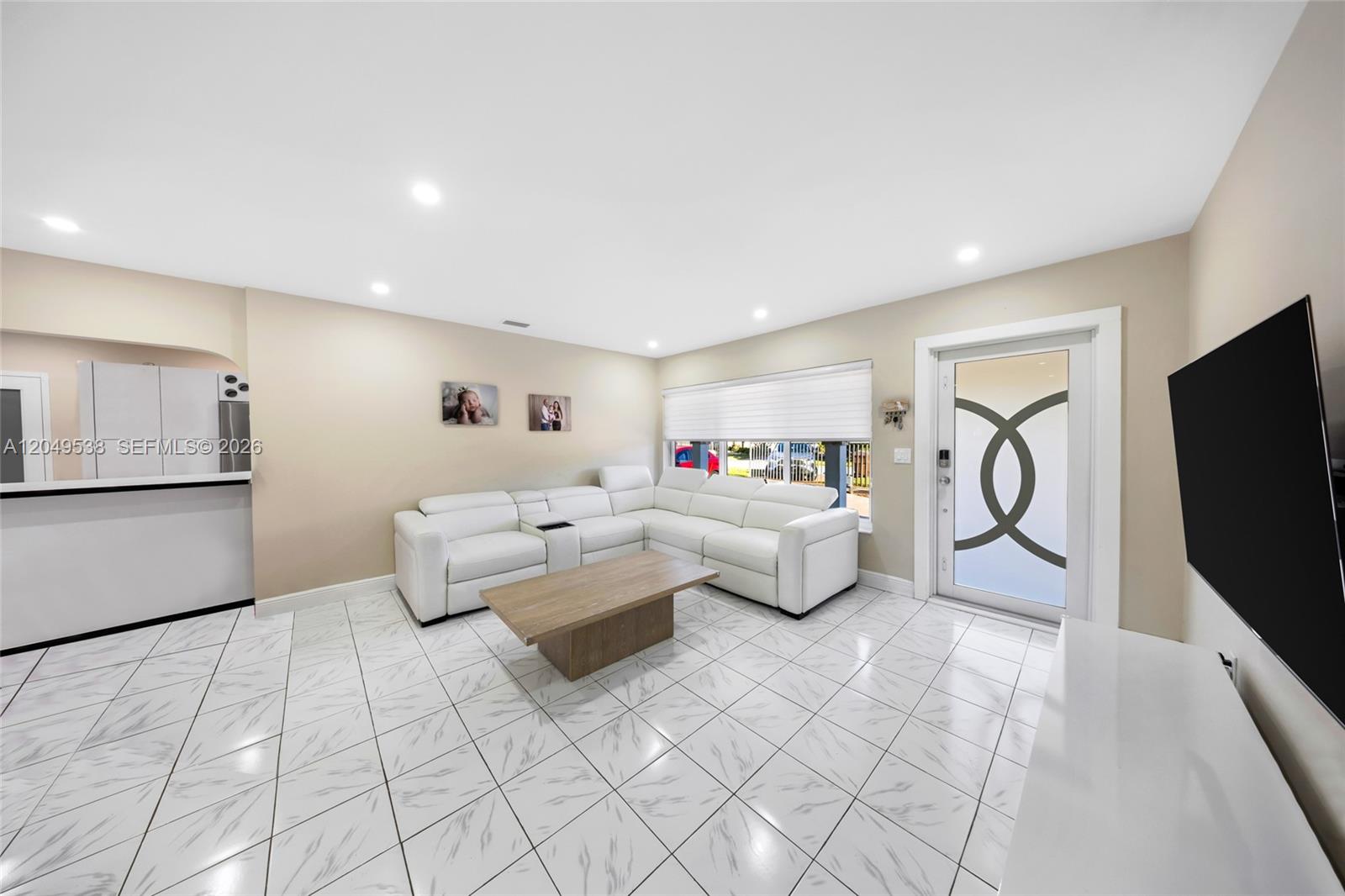 490 W 33rd Place