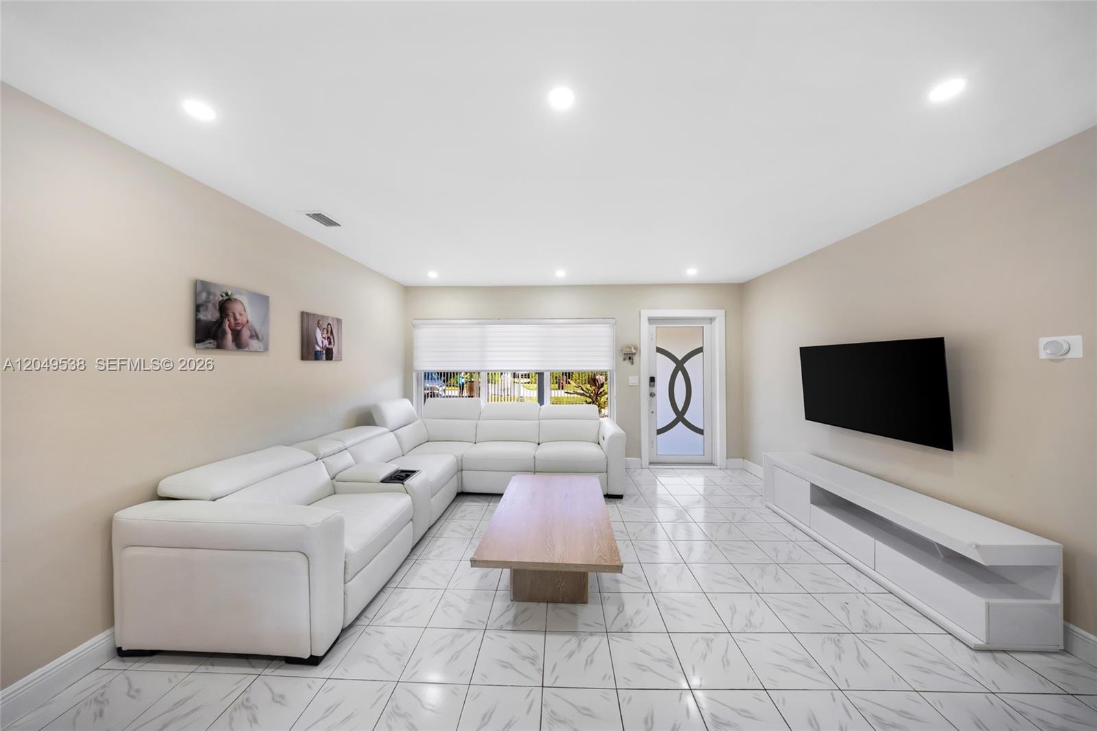 490 W 33rd Place