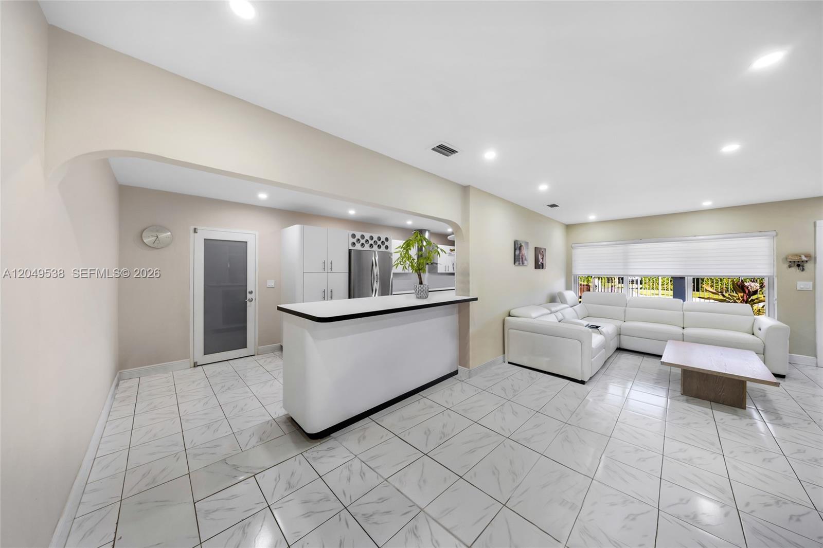 490 W 33rd Place