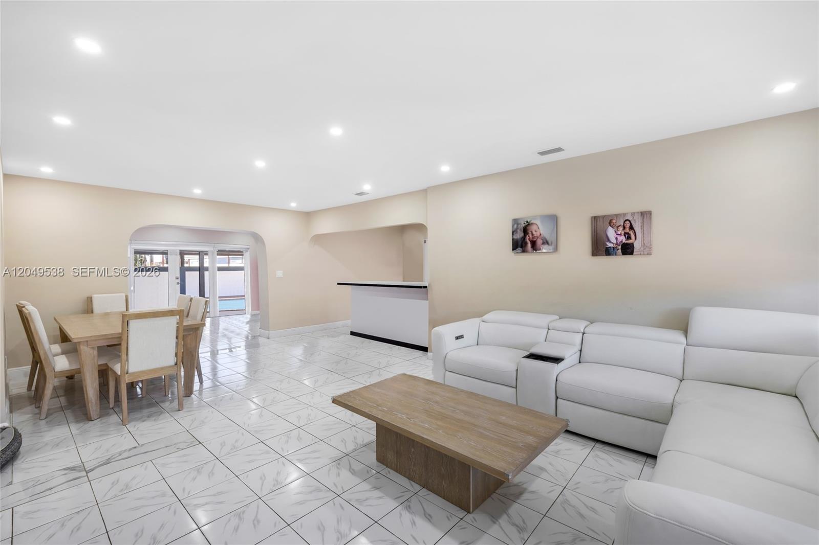 490 W 33rd Place