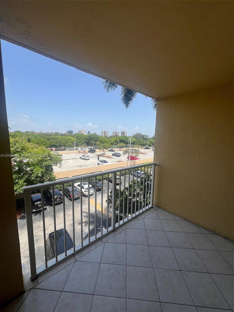 19601 E Country Club Drive