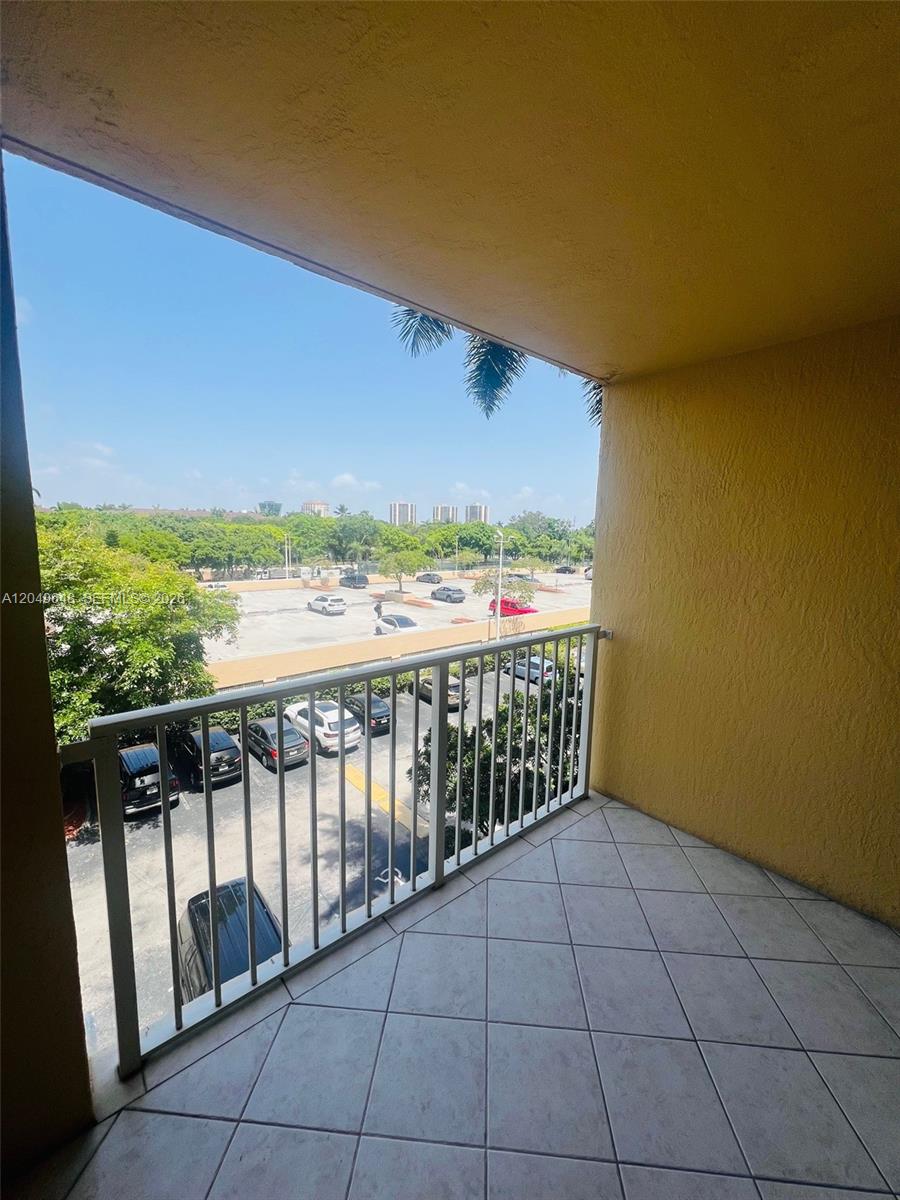 19601 E Country Club Drive