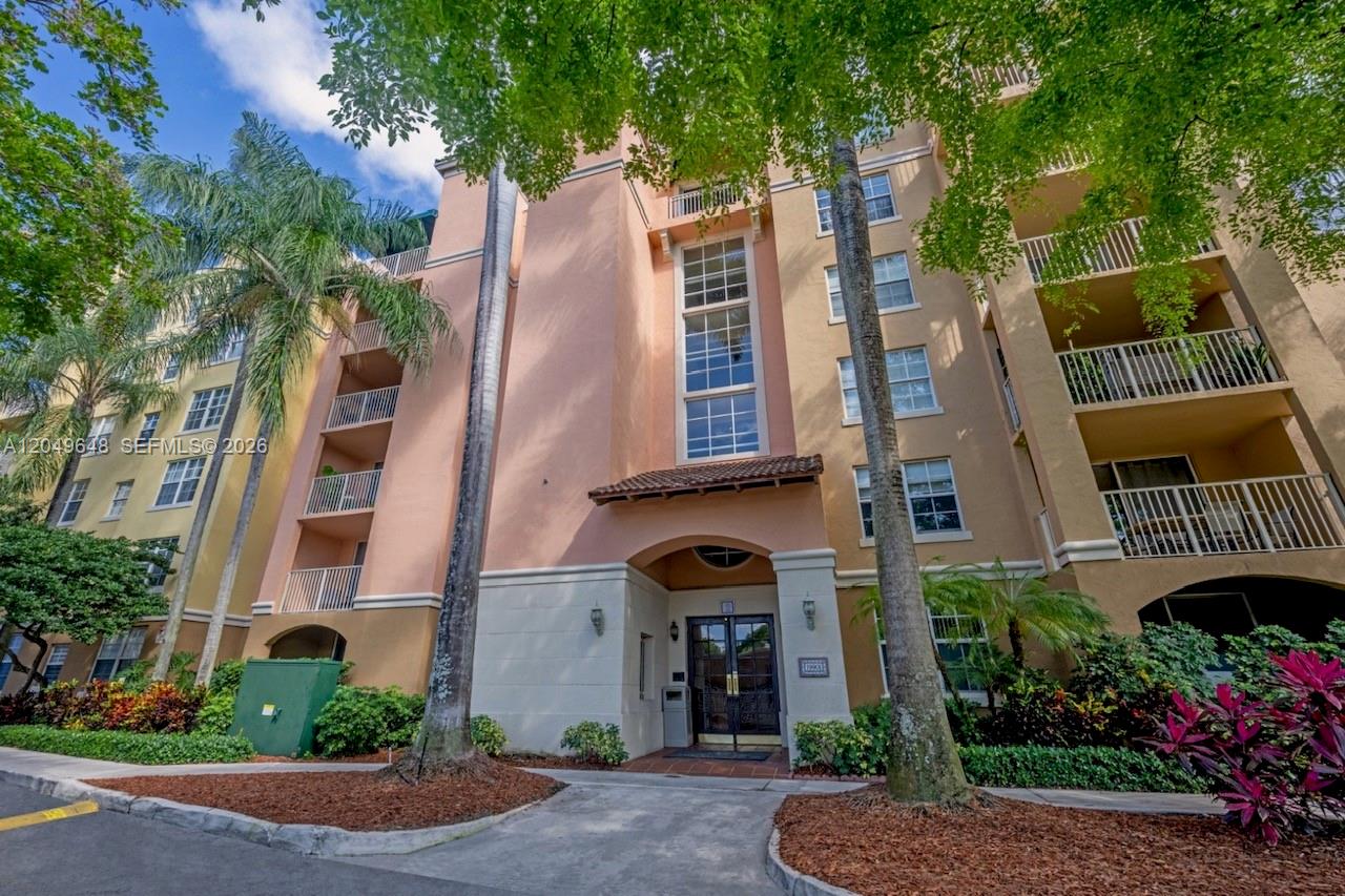19601 E Country Club Drive
