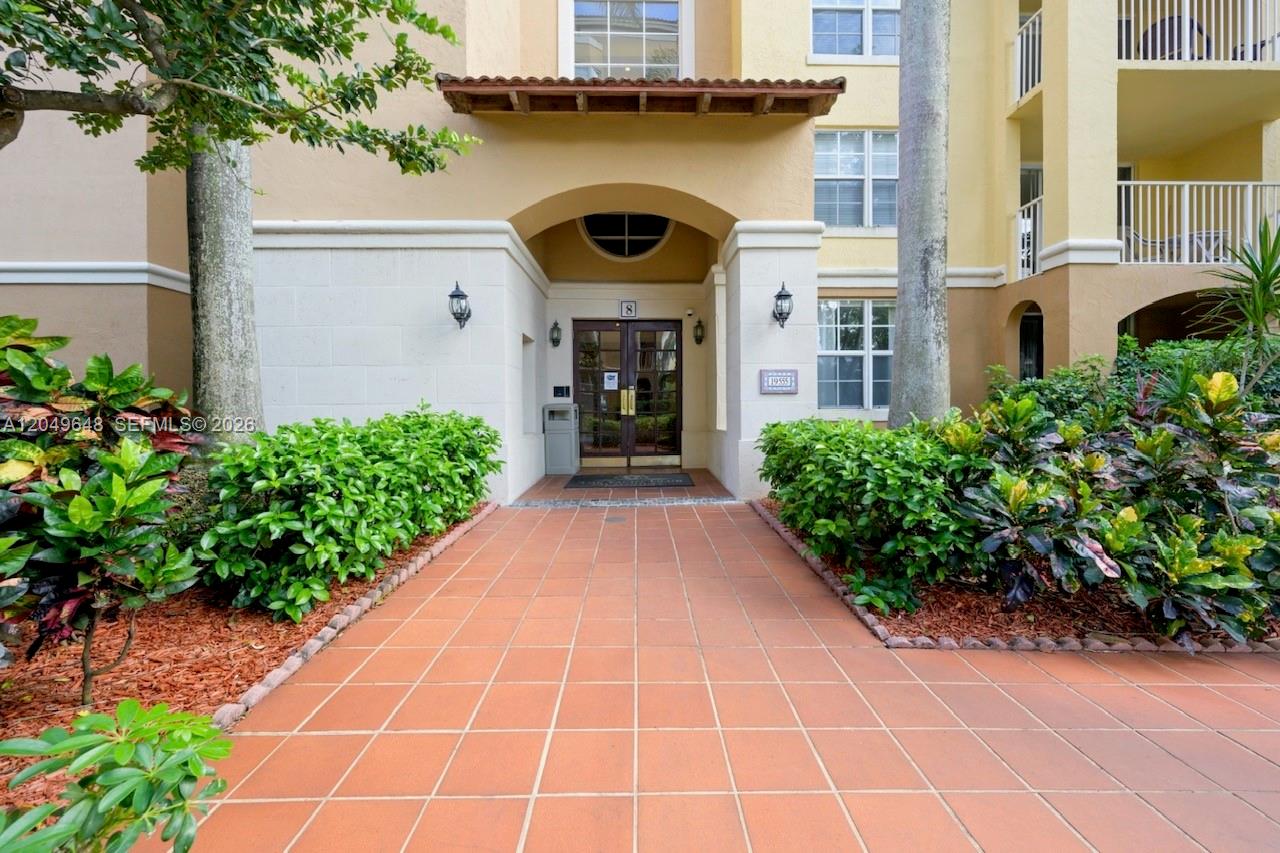 19601 E Country Club Drive