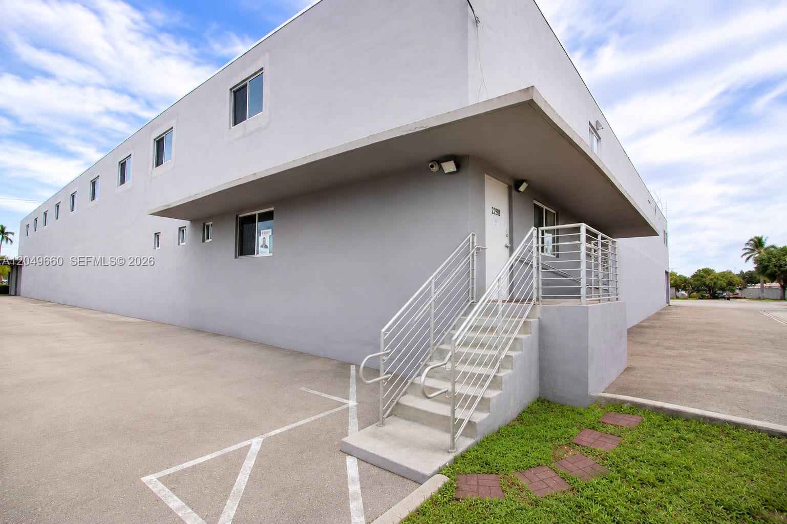 2290 W 8th Avenue