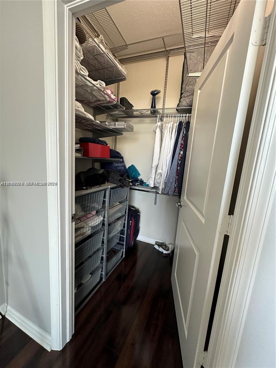 10 Aragon Avenue