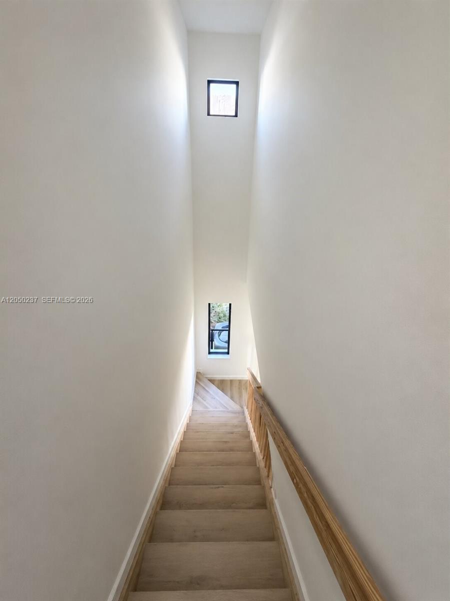 552 NW 7th Street