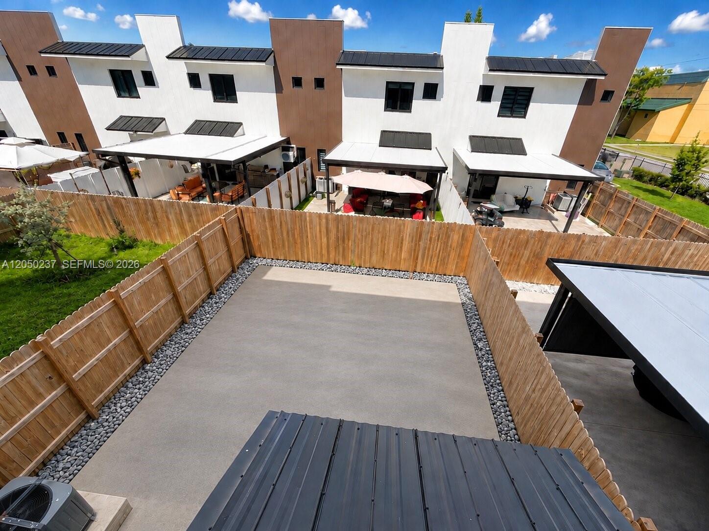 552 NW 7th Street