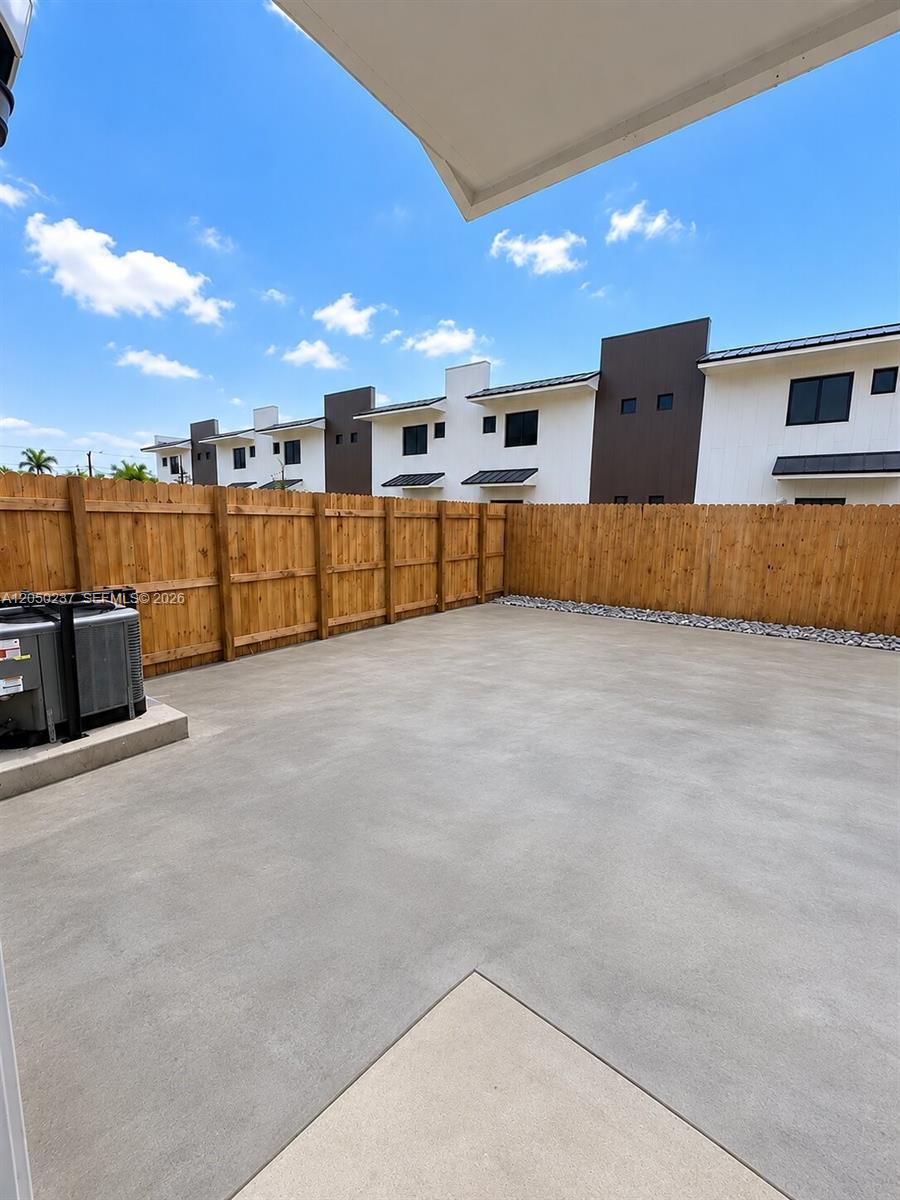 552 NW 7th Street