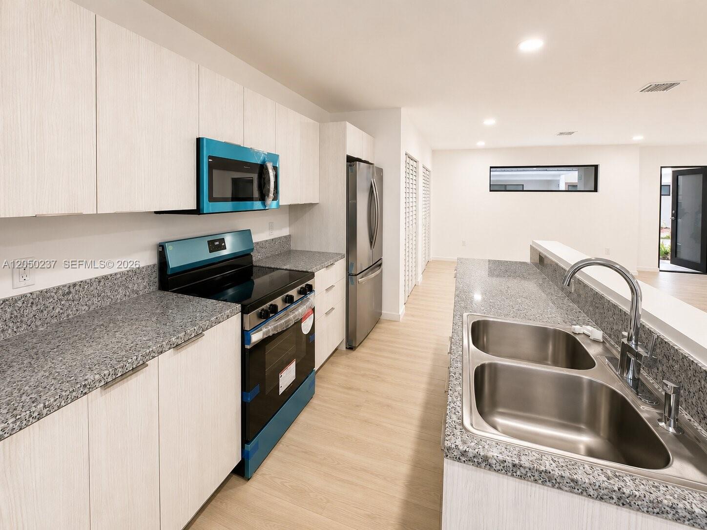 552 NW 7th Street
