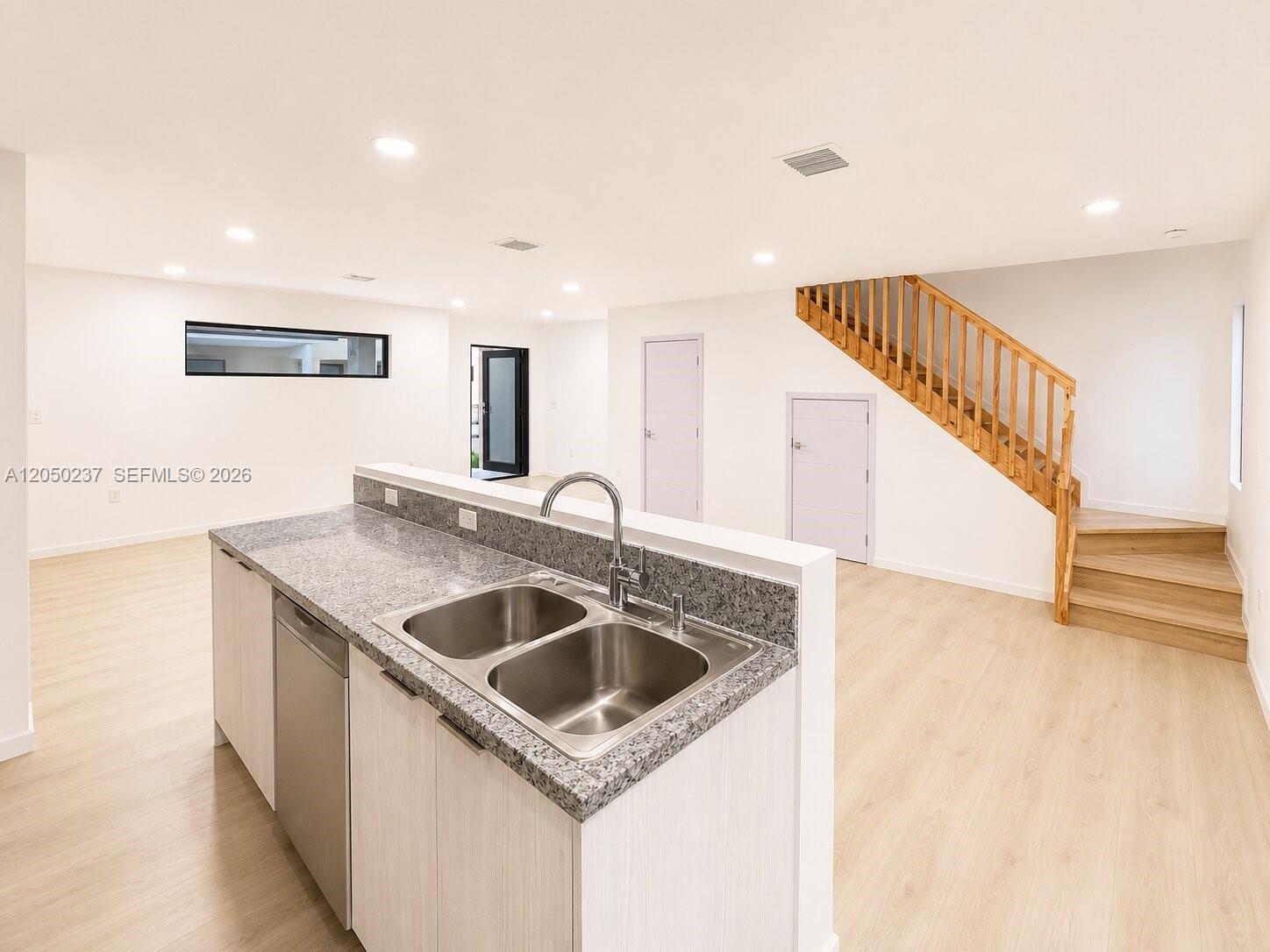 552 NW 7th Street