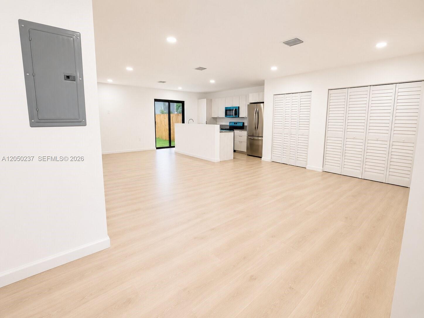 552 NW 7th Street
