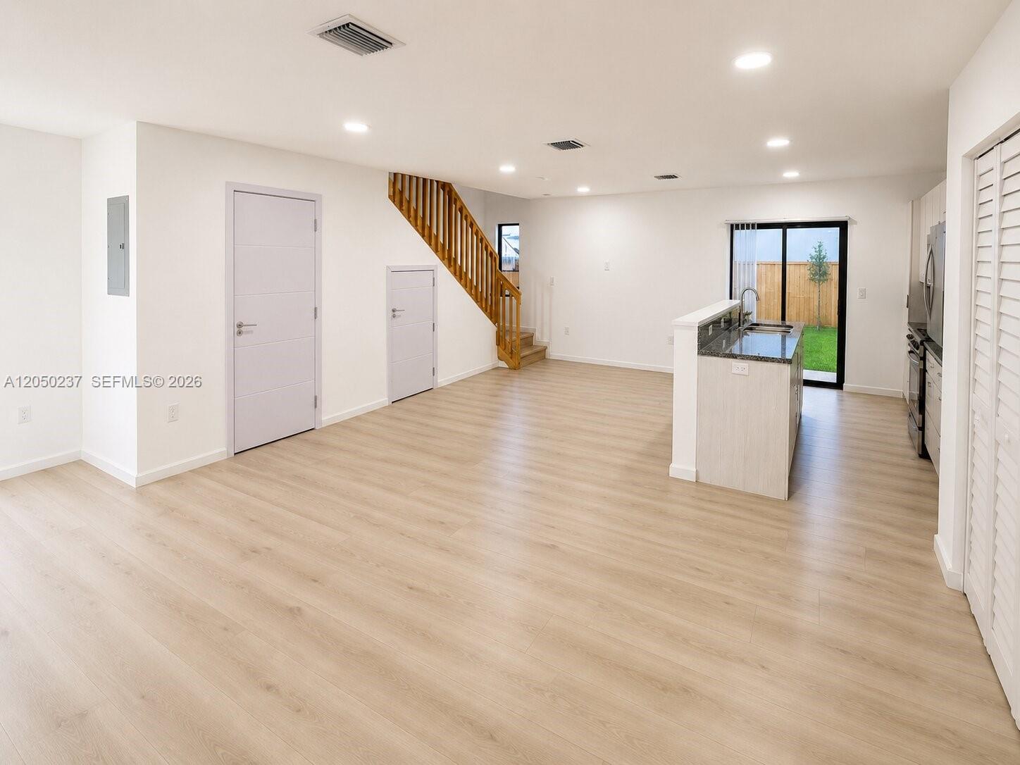 552 NW 7th Street