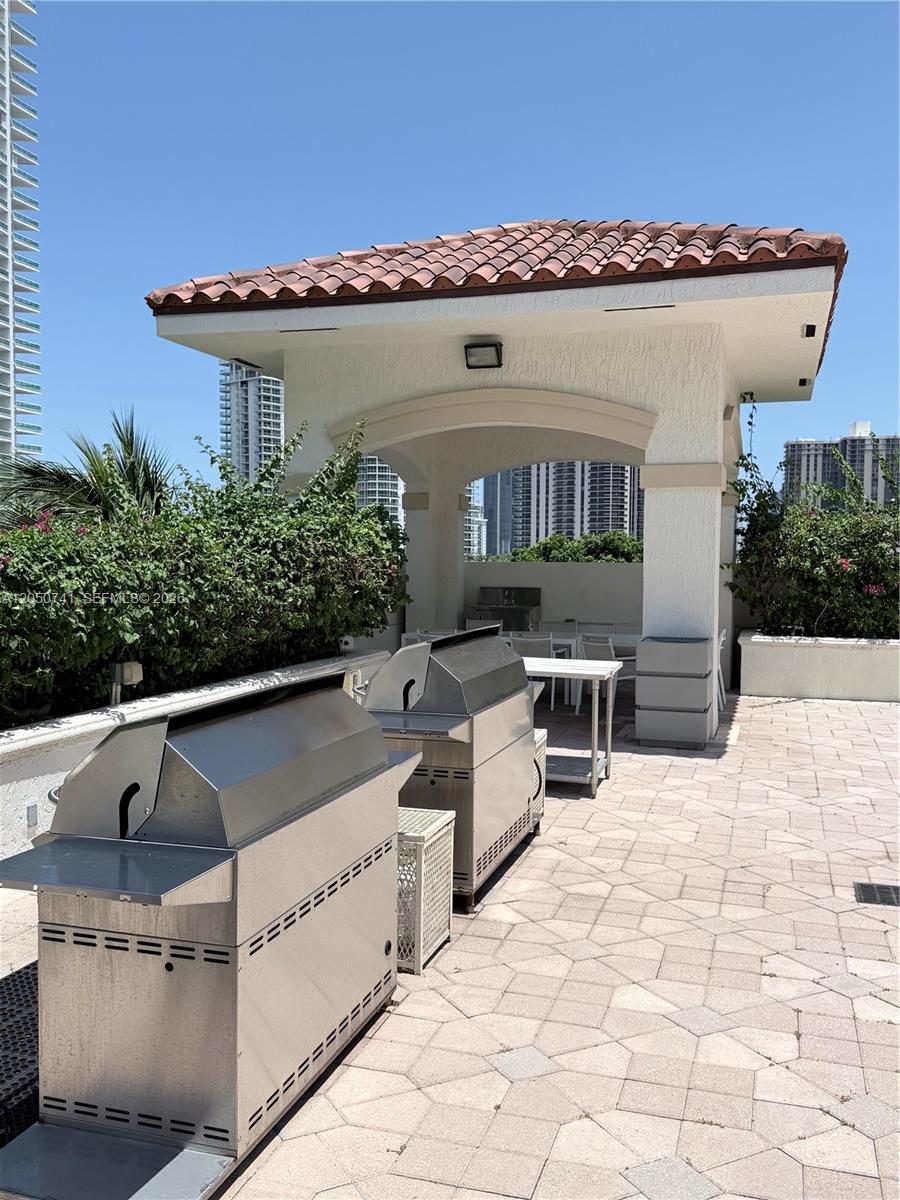 20000 E Country Club Drive