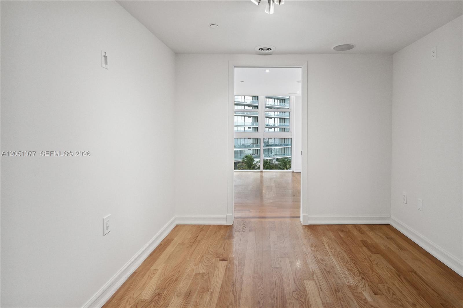 18911 Collins Avenue