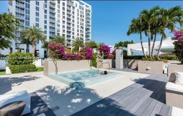 600 NE 27th Street