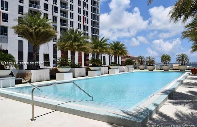 600 NE 27th Street
