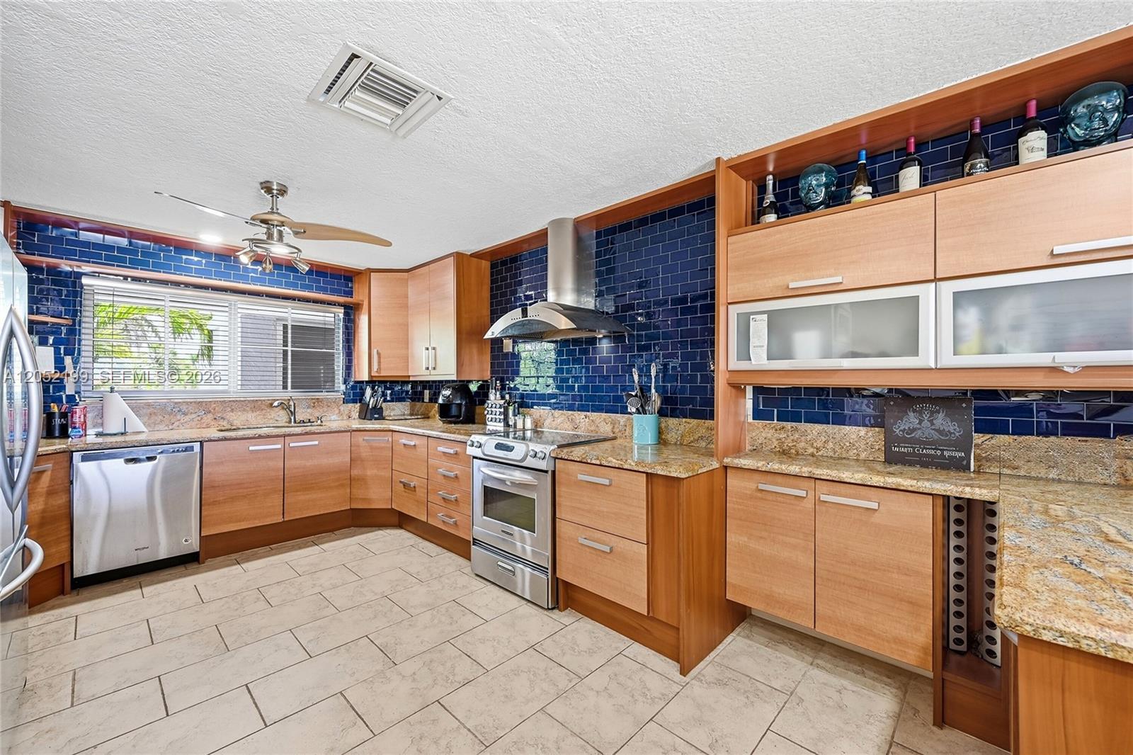 801 Palm Trail