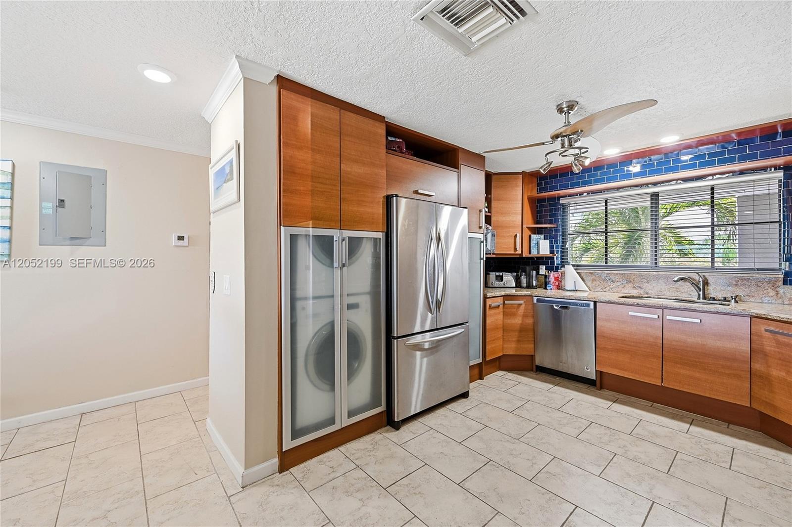 801 Palm Trail