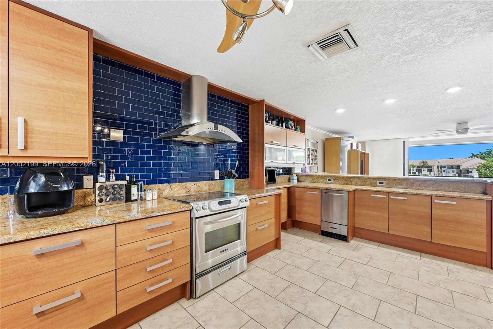 801 Palm Trail
