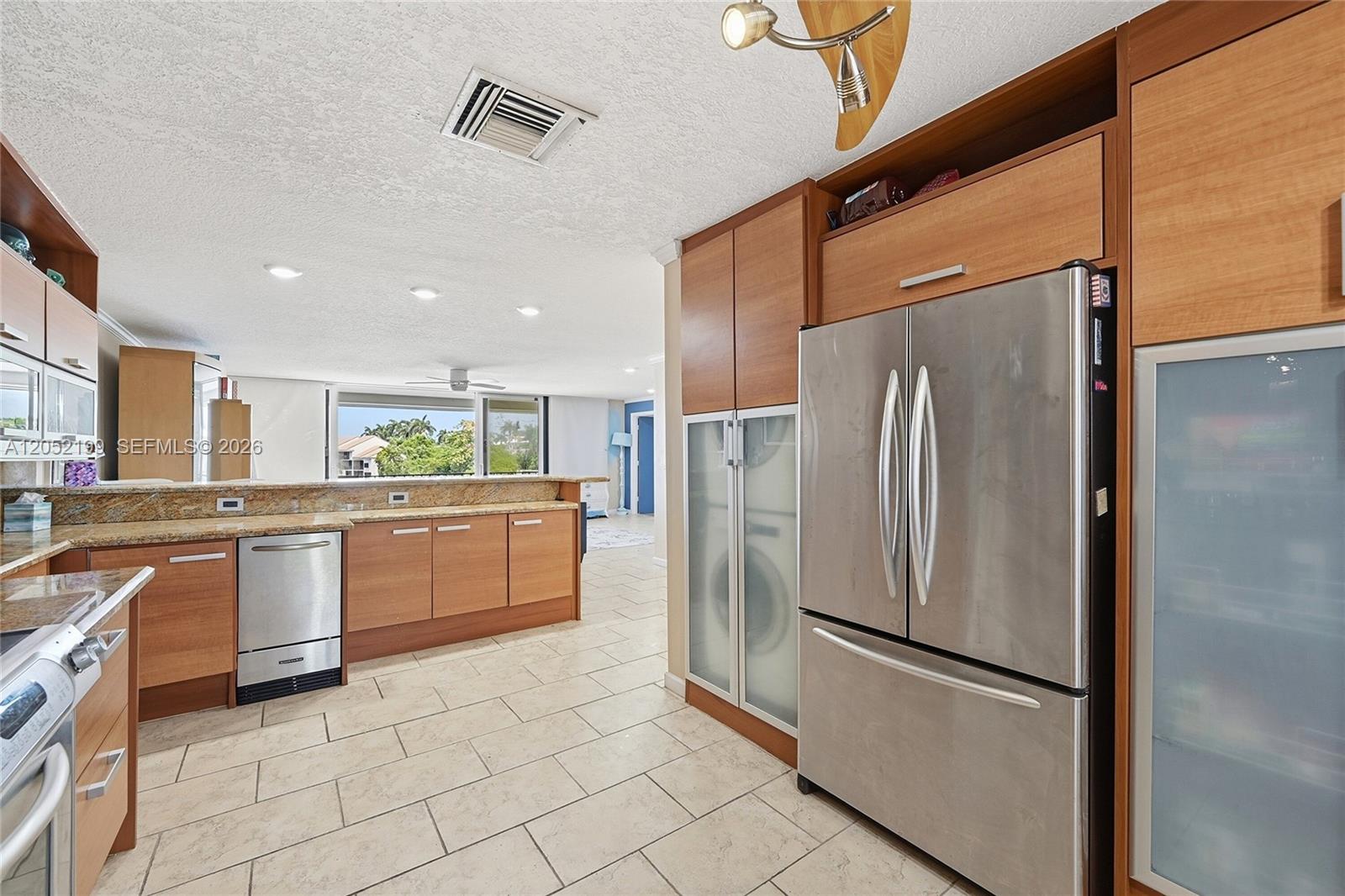 801 Palm Trail